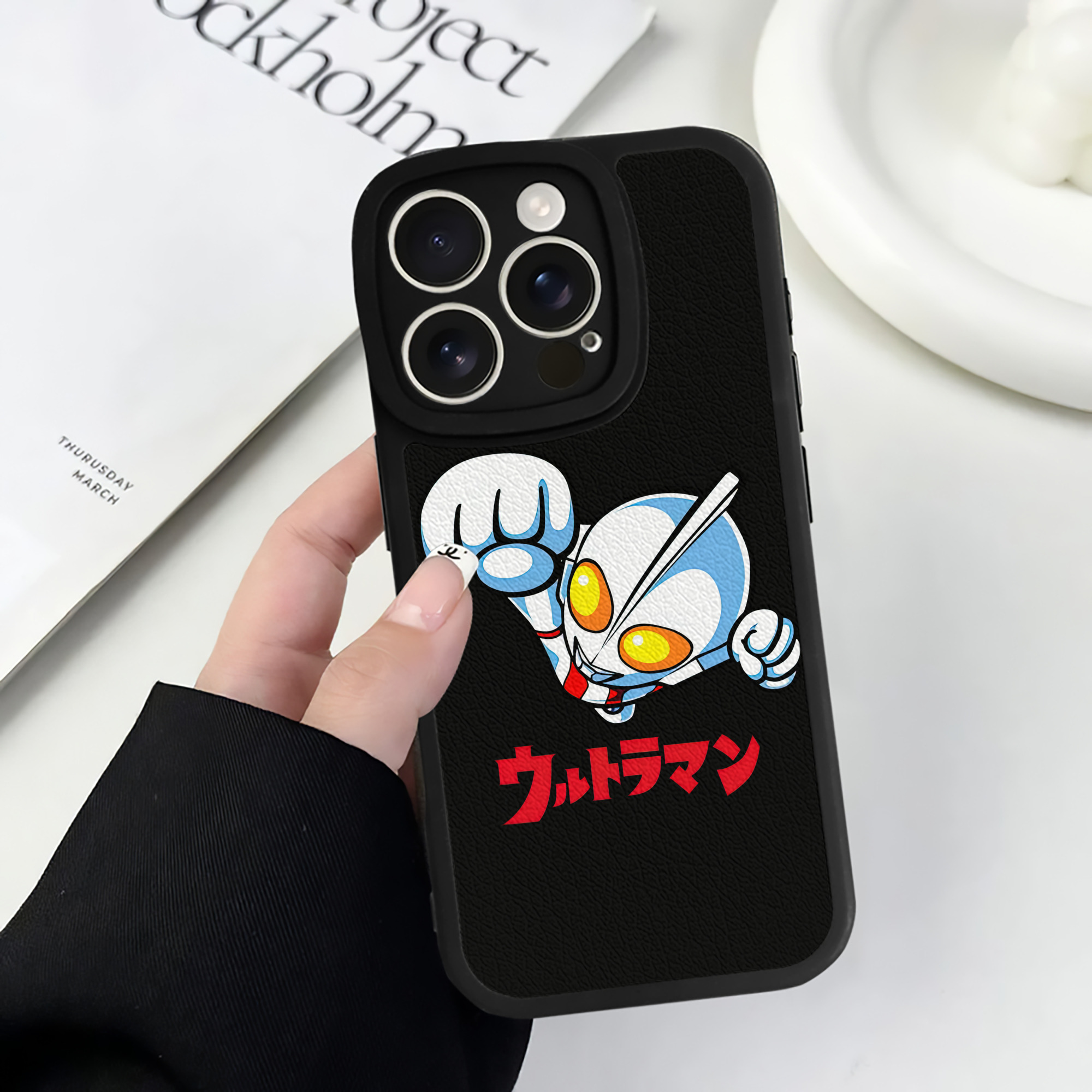 （画像用） ウルトラマン Ultraman 【iPhone 16シリーズ対応】シリコンスマホケース（レザー調） 材質：シリコン